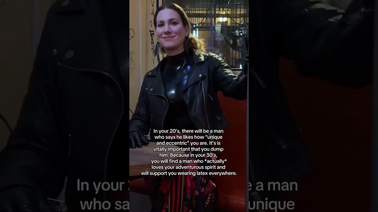 “Hey baby, I’m going to wear a latex to the museum and crawl through the exhibits!” 