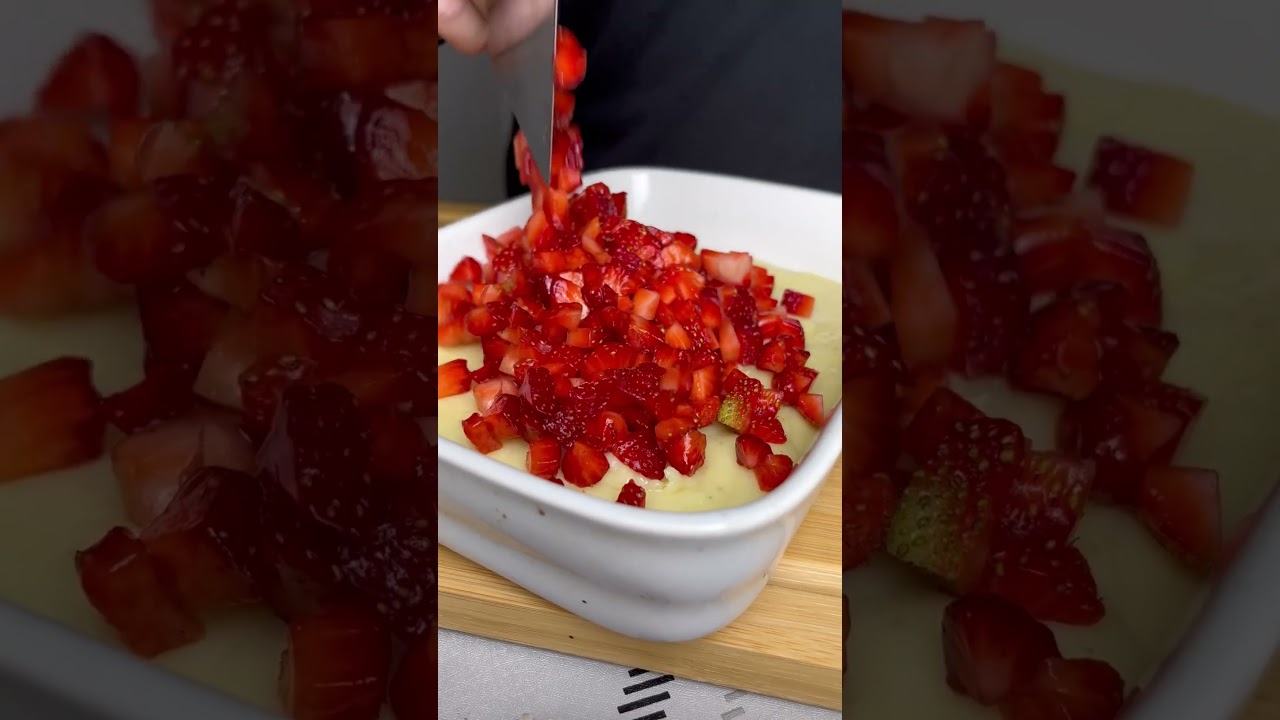 BOMBOM DE MORANGO NA TRAVESSA