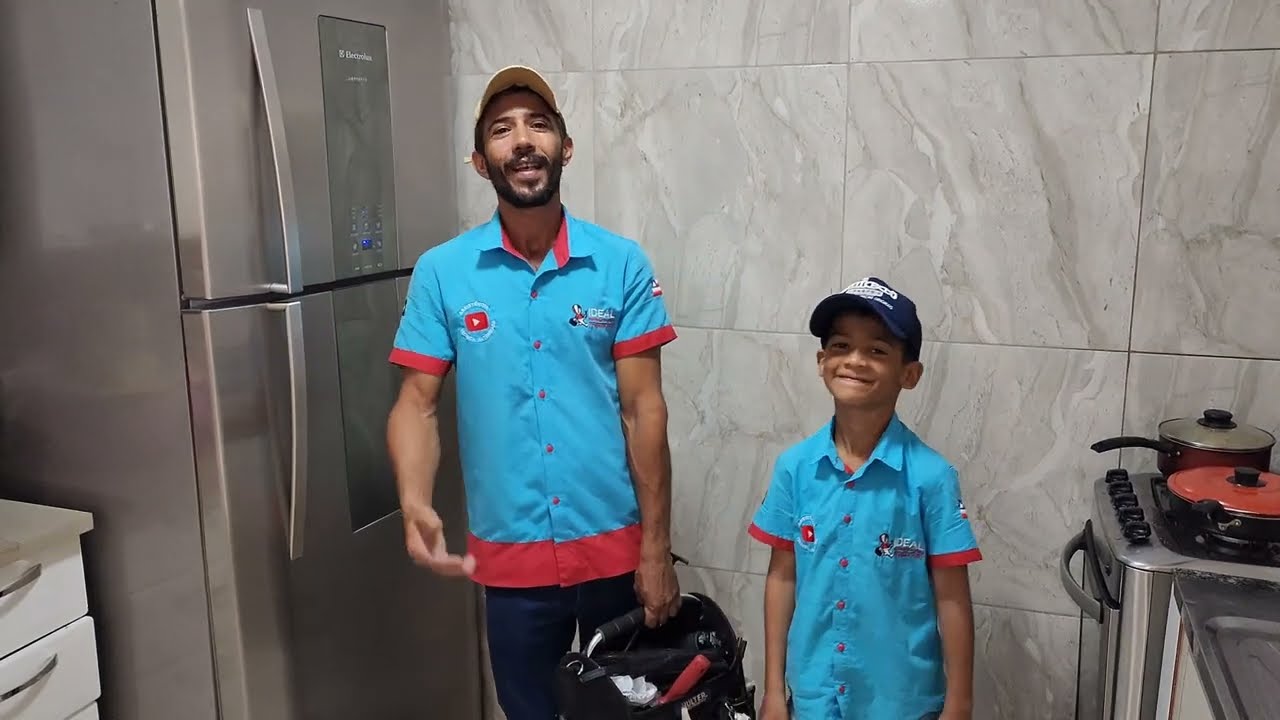 Geladeira Electrolux não fecha a porta direito. Saiba como resolver esse problema.