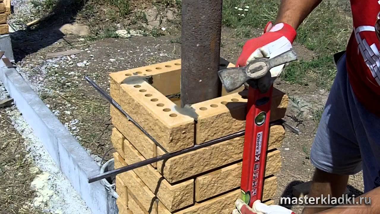 Кирпичная кладка столбика SNIKERSами - [© masterkladki]