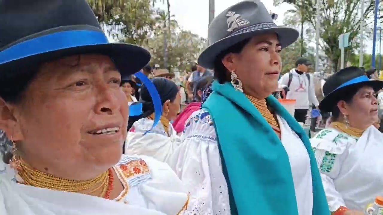 RUNA LLAKTAKUNAPAK KAWSAY - WARMI RAZU STA. BÁRBARA TOMÓ LA PLAZA DE COTACACHI