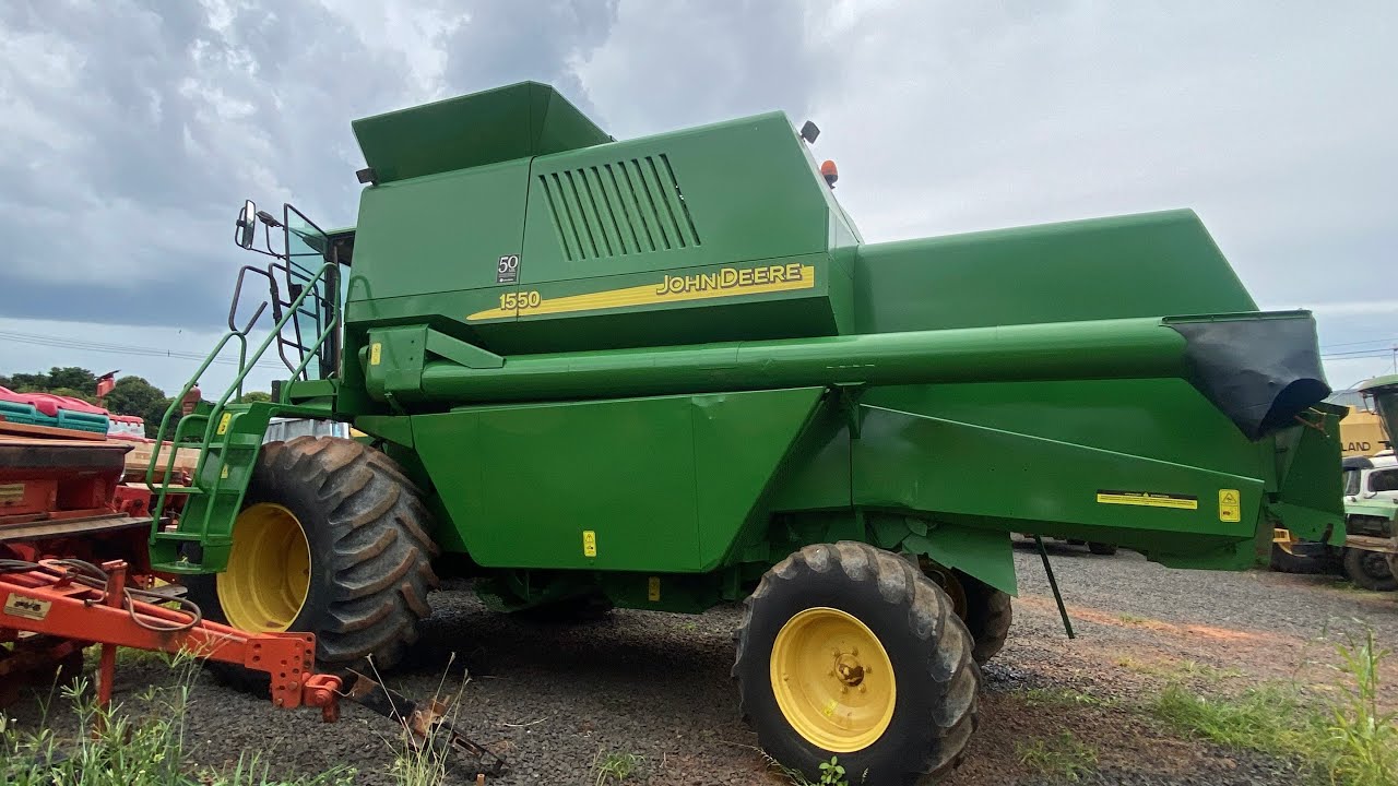 COLHEITADEIRA JOHN DEERE 1550, ANO 2004.