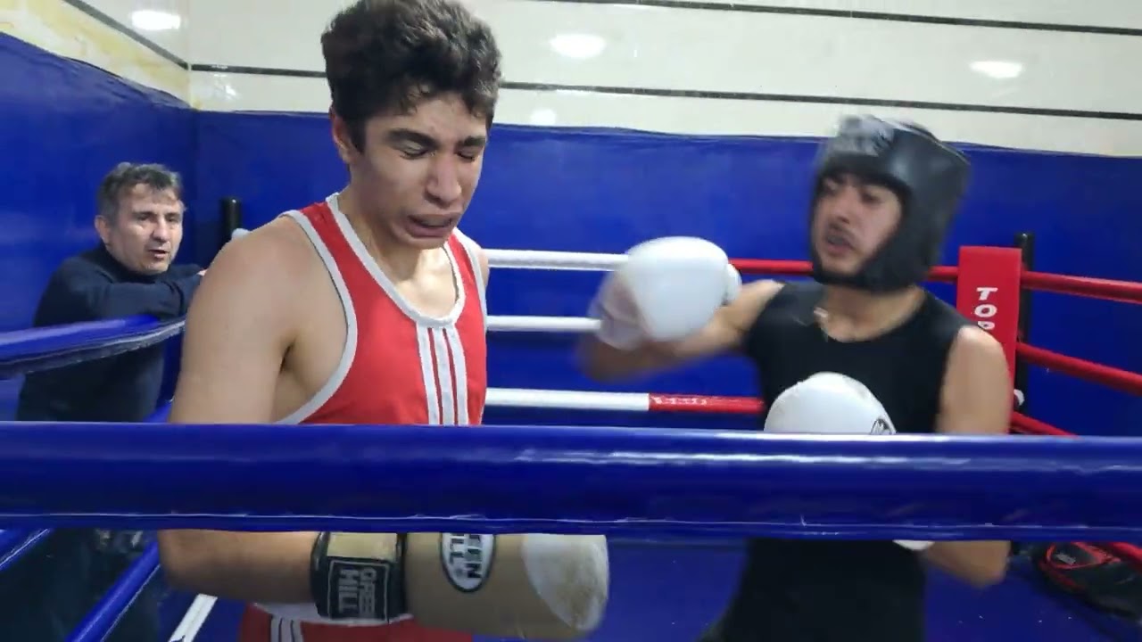 بعد ۱ ماه برگشتم باشگاه و اولین مبارزم با شماره ۱ باشگاه 🥊☠️۶کیلو اختلاف وزن داریم