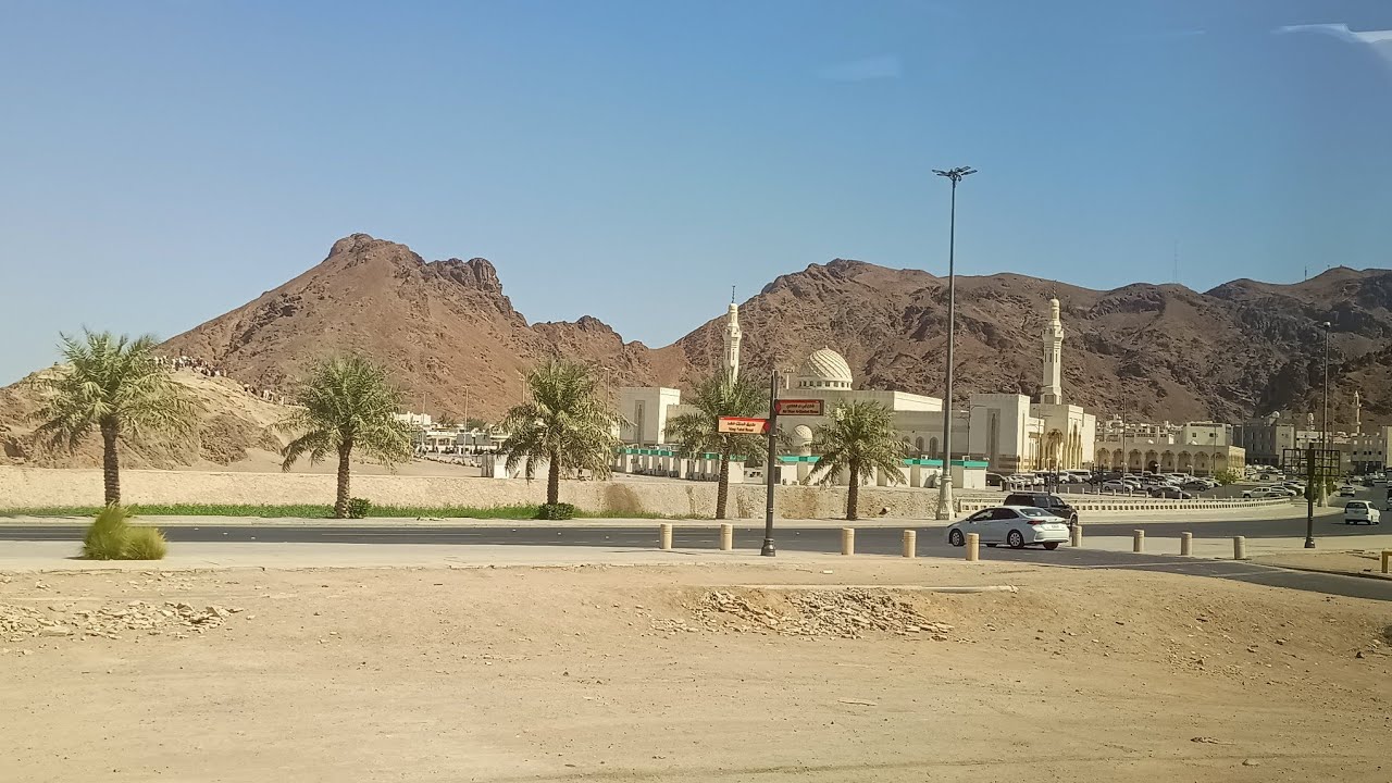 Suasana siang di gunung Jabal Uhud selepas musim haji2025
