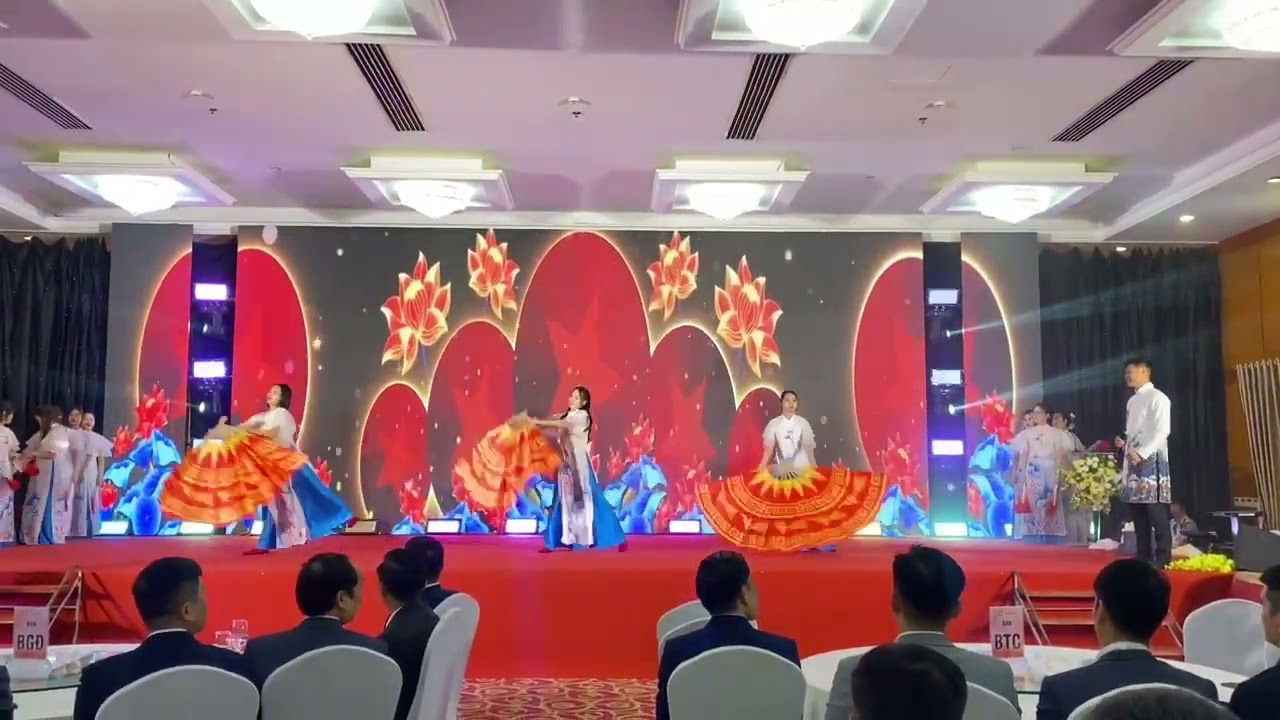 Múa Hello Việt Nam - Một vòng Việt Nam