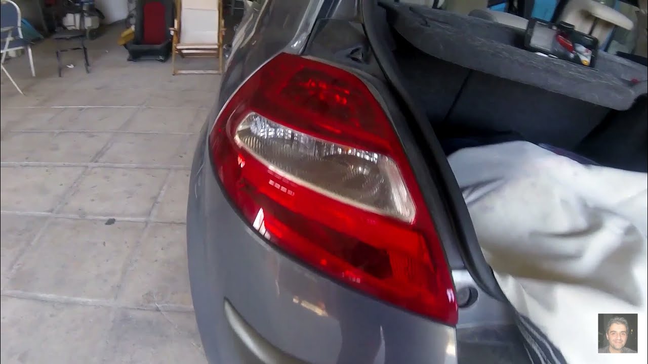 Renault Mégane II (2002–2009)   How to replace rear tai light