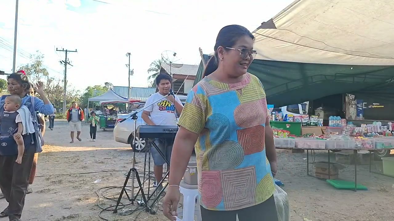 แสดงสดแม็กกี้หมอลำปริญญาอำเภอบุณฑริกจังหวัดอุบลราชธานี