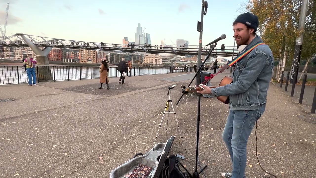 🇬🇧 [4K] Nov 2022, Street Performer  John Dhali South Bank London