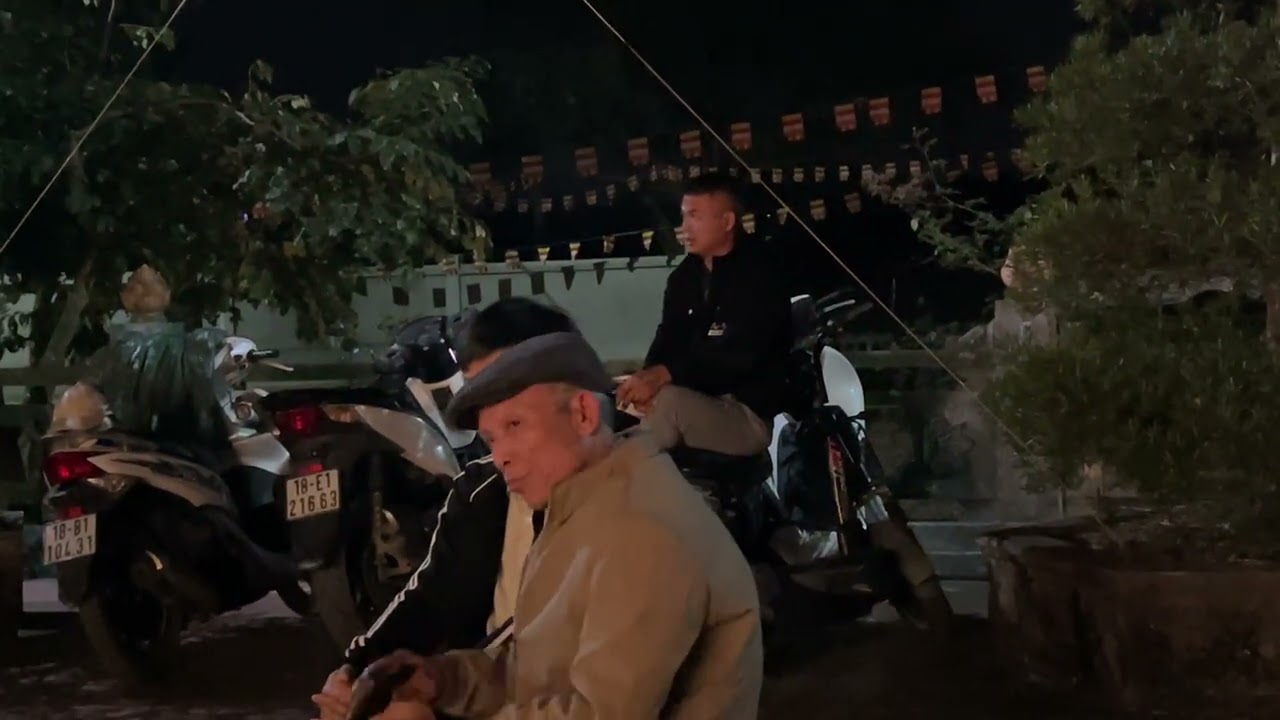 Làng Hóp xóm 10 Hồng Quang tổ chức mừng thọ thầy chùa .