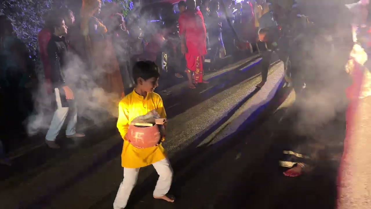 इतना छोटा लड़का माँ काली के साँथ डांस कर डाला ।बहुत बढ़िया 