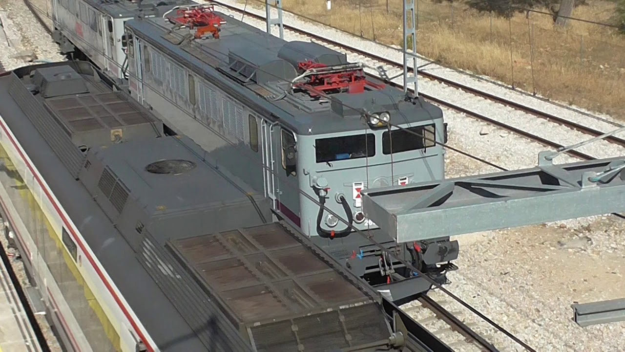Low Cost Rail - 269.060 + 269.084 y Civia 465 de Cercanias en Vicalvaro