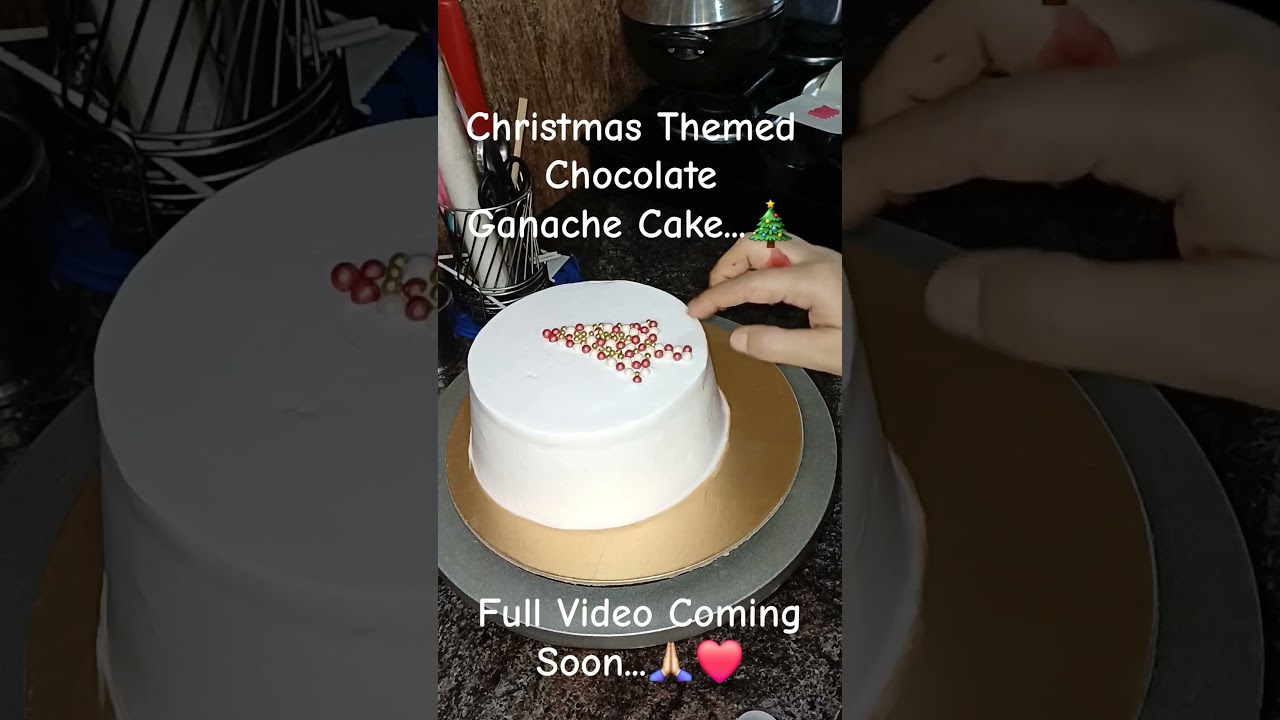 Christmas Themed Chocolate Ganache Cake...🎄   