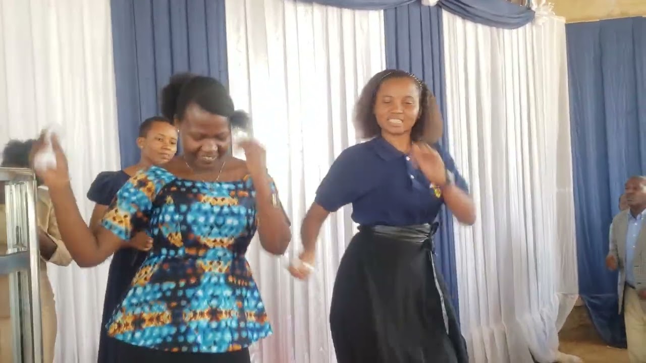 DUNIANI NA MBINGUNI UMEINULIWA BWANA.acc praise team