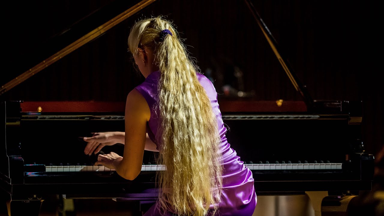 J. S. Bach - Allemande from French Suite No. 5, BWV 816 | Viktoria Hirschhuber