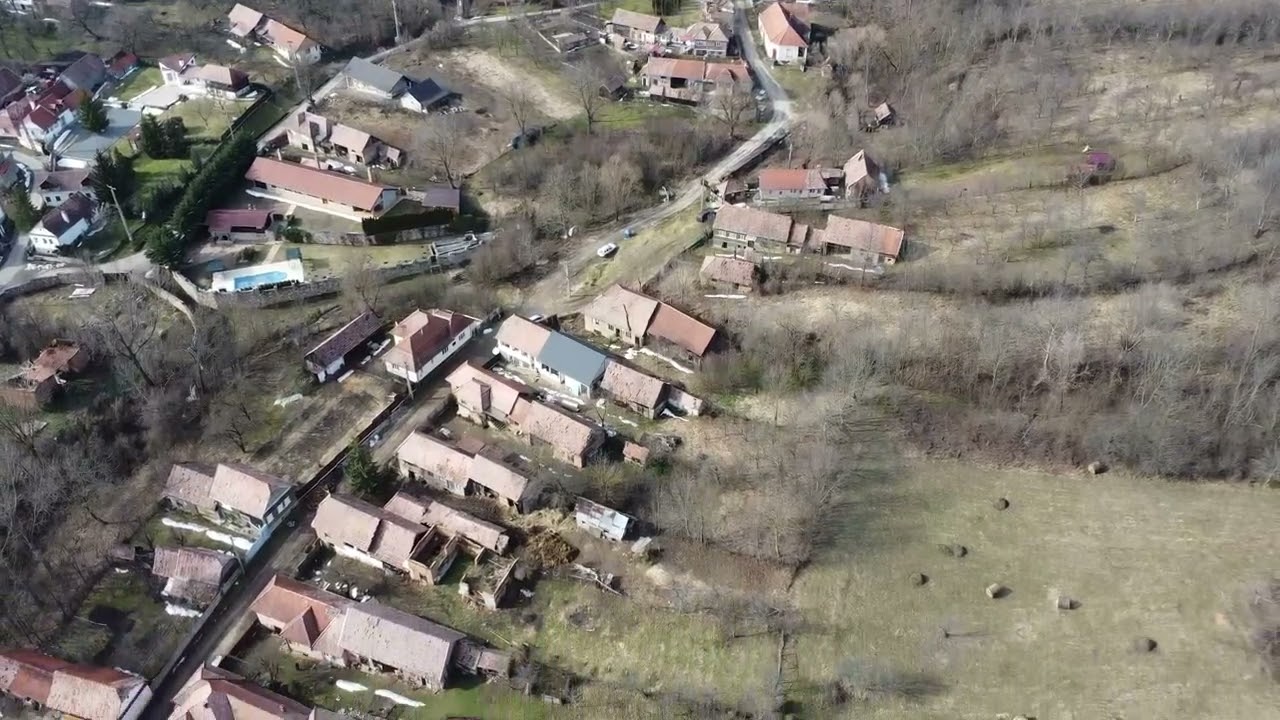 Teren intravilan 1.271 mp &ndash; Izvoarele, comuna Livezile, jud. Alba