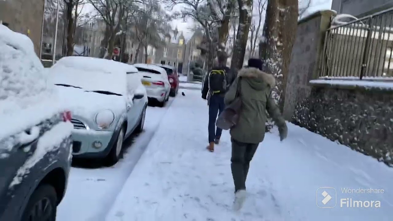 EARLY MORNING WALK||WHITE CHRISTMAS||ABERDEEN||SCOTLAND||UNITED KINGDOM