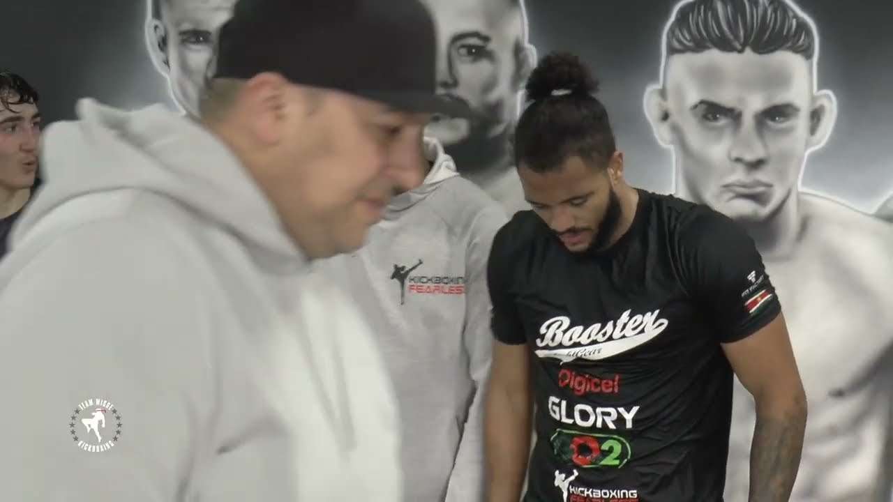 Training en sparring sessie met: Mohammed Jaraya vs Donovan Wisse. olv trainer Osama El Gaoui.