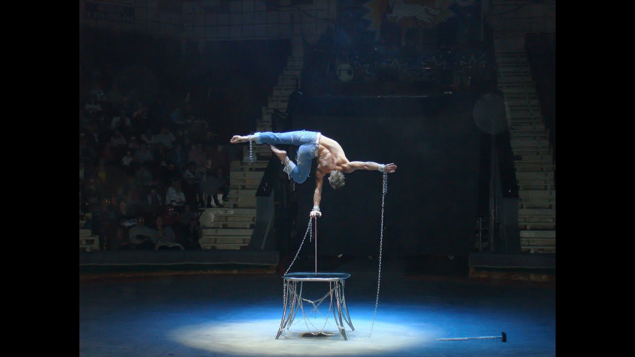 Handstand. Evgeniy Volchkov Hand Balancing 2016.