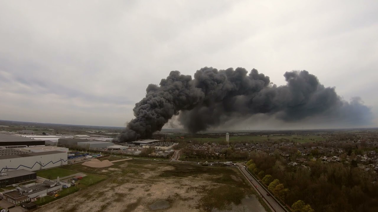 Grote Brand in Etten-Leur op 10 april 2023 vanuit een Drone