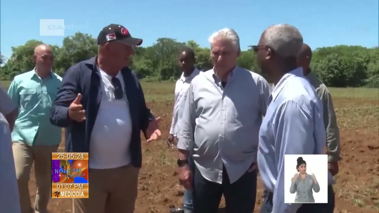 Presidente de Cuba intercambió con pobladores de Banes en Holguín