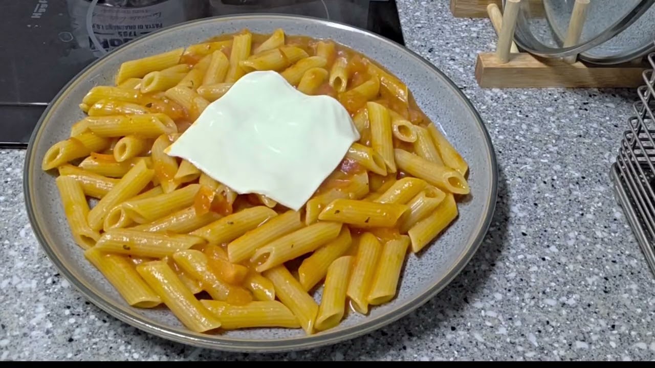 펜네 토마토 파스타 만들기/ 커피랑 도넛 먹기 
