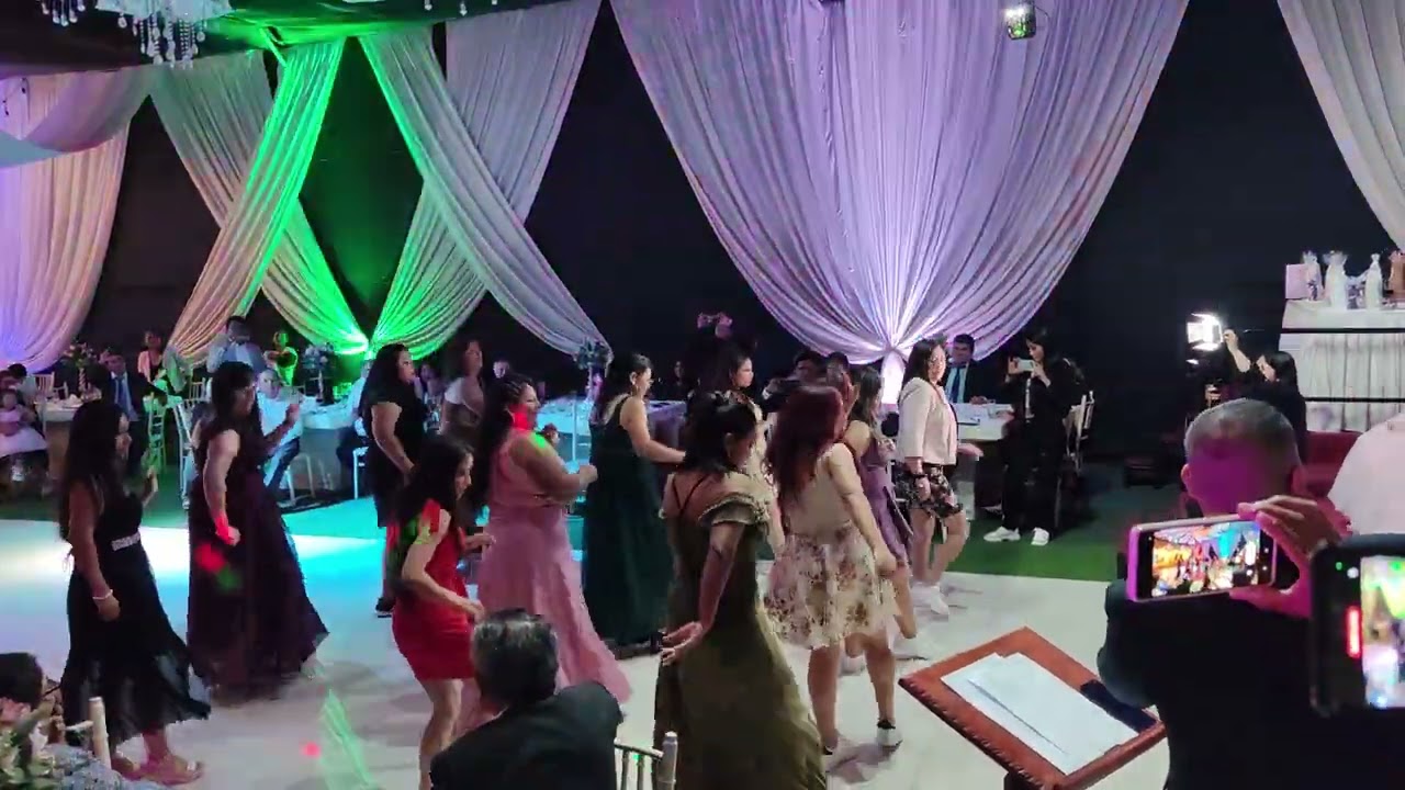 Baile de mamás de la promoción Semillitas del saber 2023