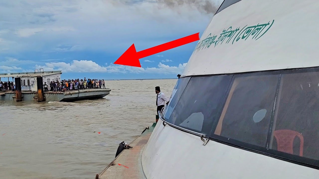 😥নদীর পাড়ে উঠে গেলো এম ভি গ্রীন লাইন-২ | Mv Green Line-2 in risk