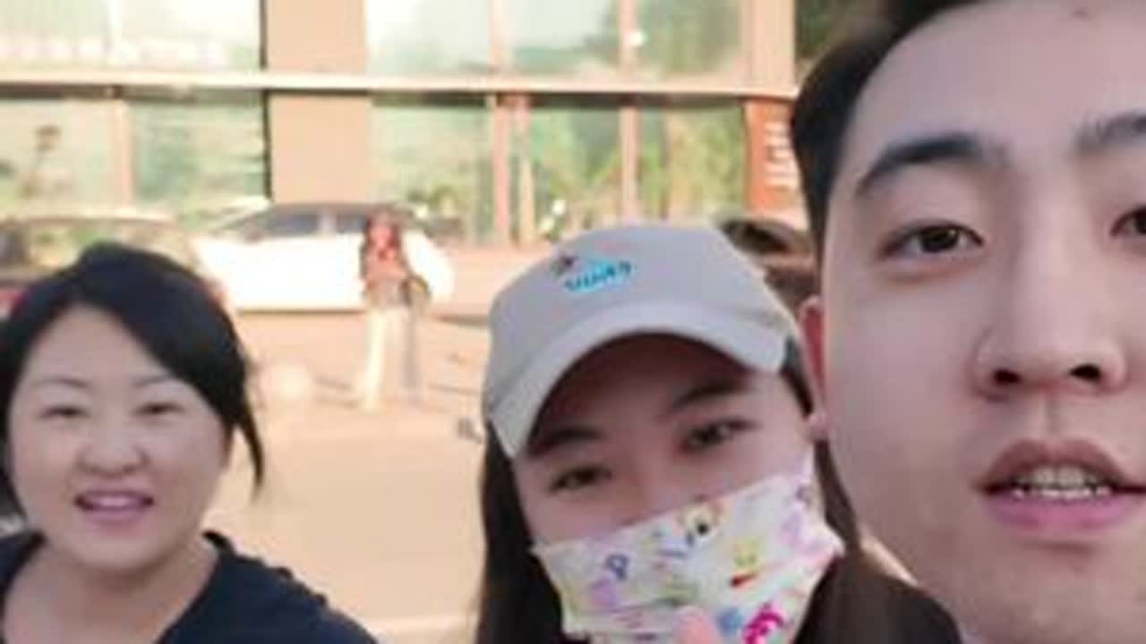 找媳妇一定要趁早下手 在大一点 就懂事了 今天带派派去看看 我和霖霖恋爱从小长到大的地方 回来一趟发现什么都变了啊#vlog日常 #记录生活 #vlog十亿流量扶持计划 #宝爸带娃