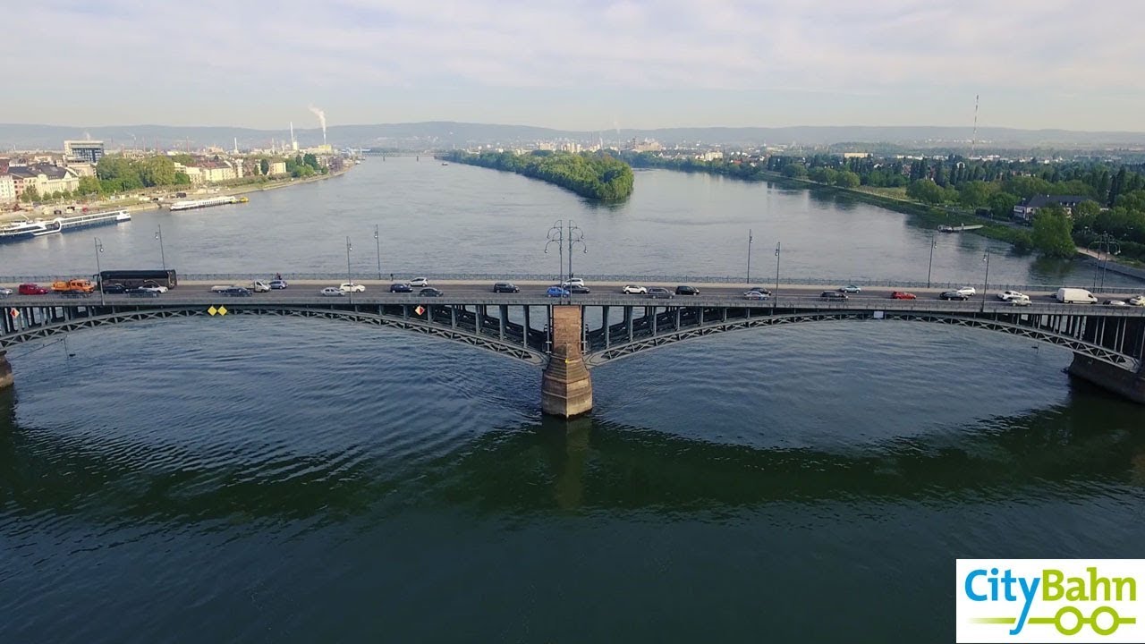 CityBahn und die Theodor-Heuss-Brücke
