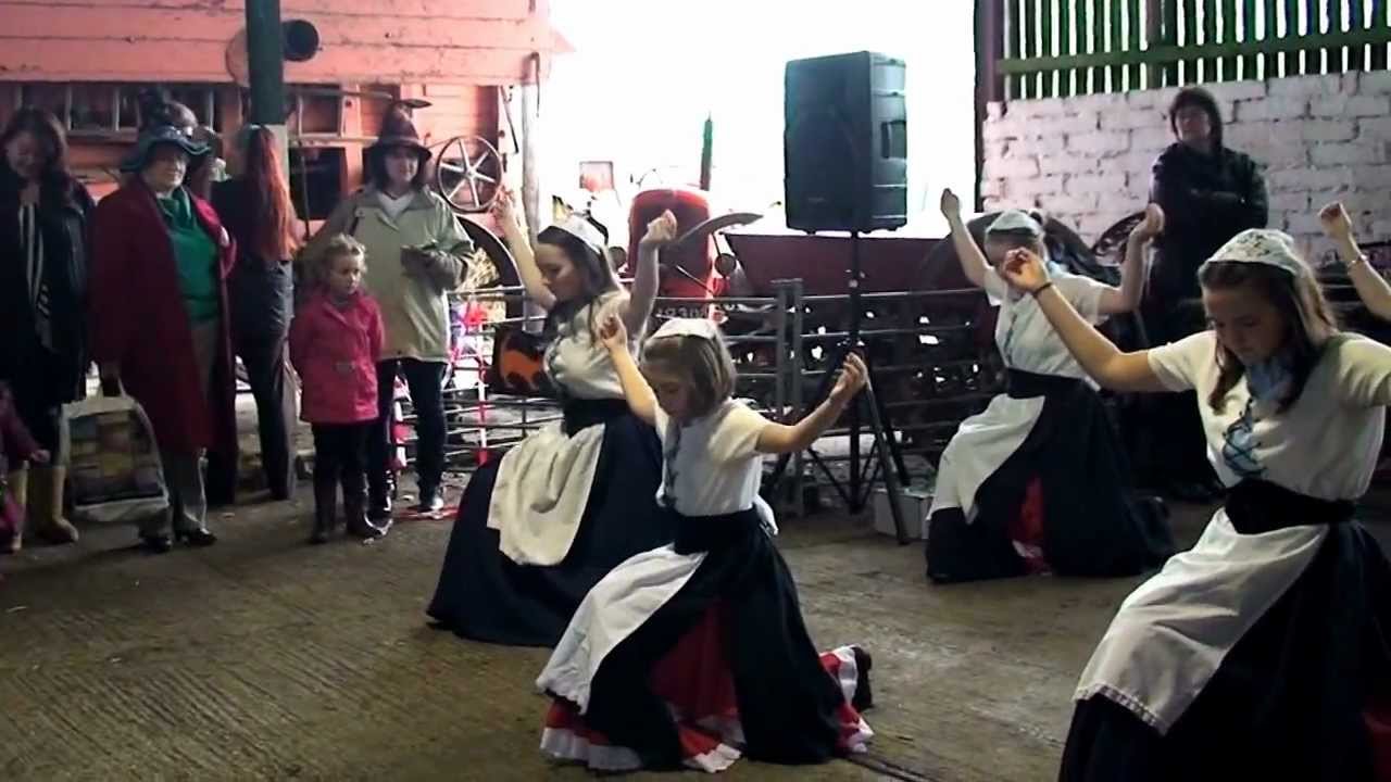 Ny Fennee - Cregneash Hop-Tu-Naa 2011