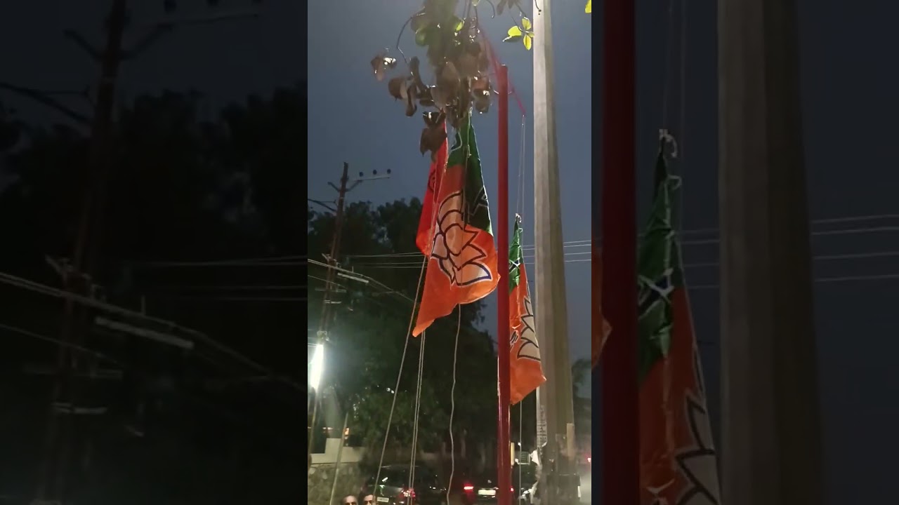 BJP hoisting their flag in front of Puthiyidom Mahadevar Temple, Paravur 