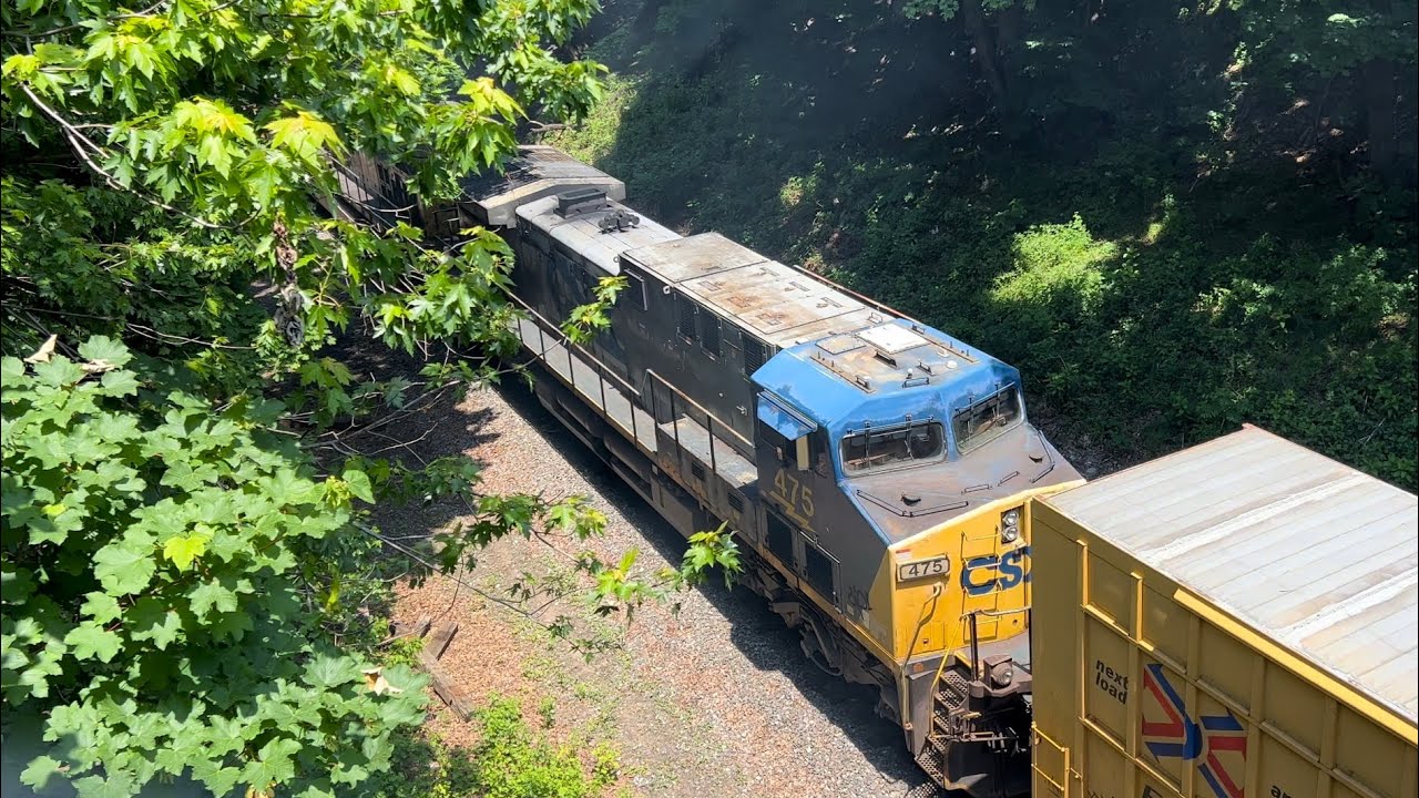 CSX: Memorial Day Y102 with dual YN2 CW44s heading east to Oak Point Yard