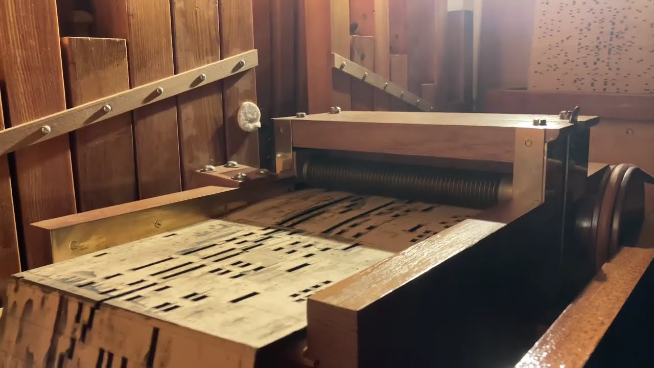 Draaiorgel De Boerdon speelt In ‘t Kleine Café Aan De Haven