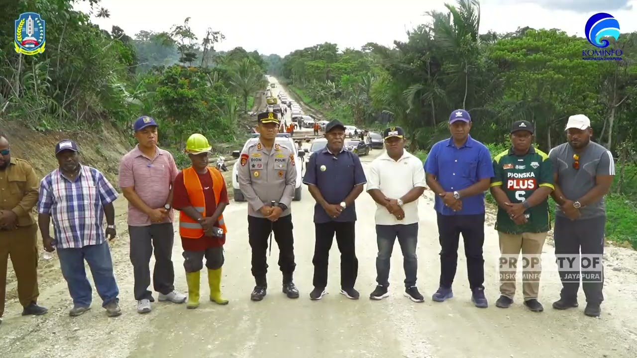 BUPATI DAN WAKIL BUPATI JAYAPURA TINJAU PEMBANGUNAN JALAN DISTRIK KEMTUK TEMBUS KAMPUNG YOKIWA