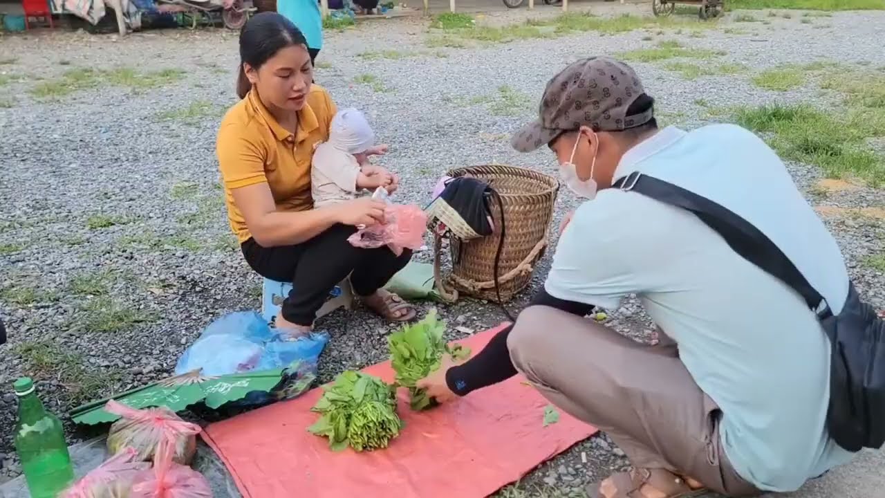 The girl built houses and went to harvest crops to sell and earn money.