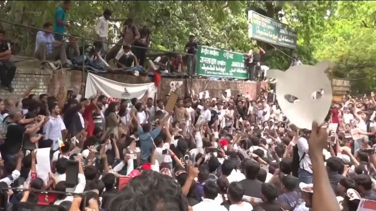 Youths protest the government in India