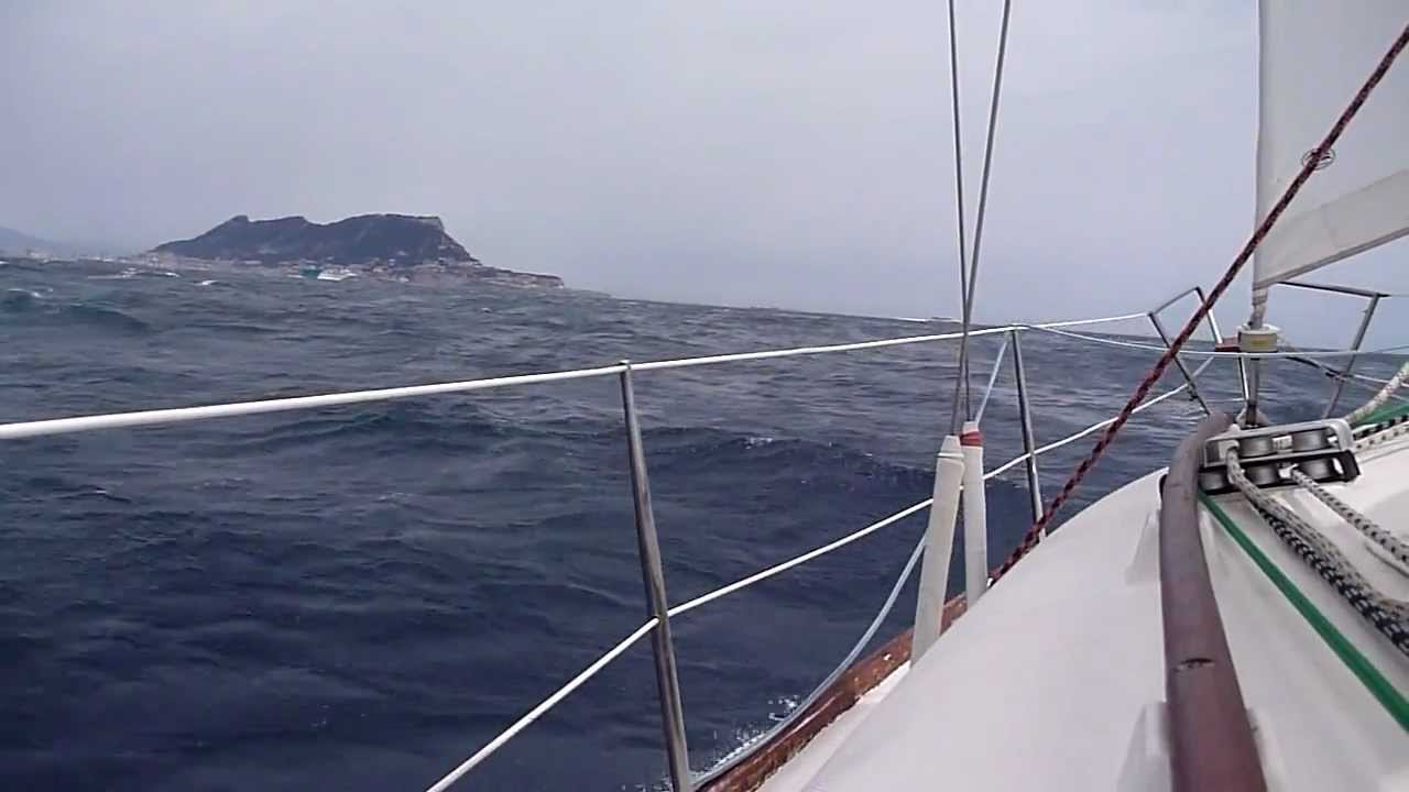 Cruzando la bahía de Algeciras tras pasar el Estrecho de Gibraltar