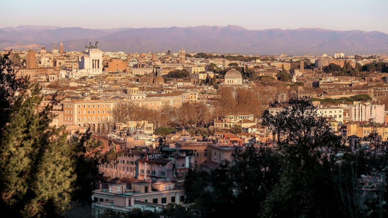 Best place to see the sunset in Rome, Italy 💛 #romeitaly #italytravelguide #sunset