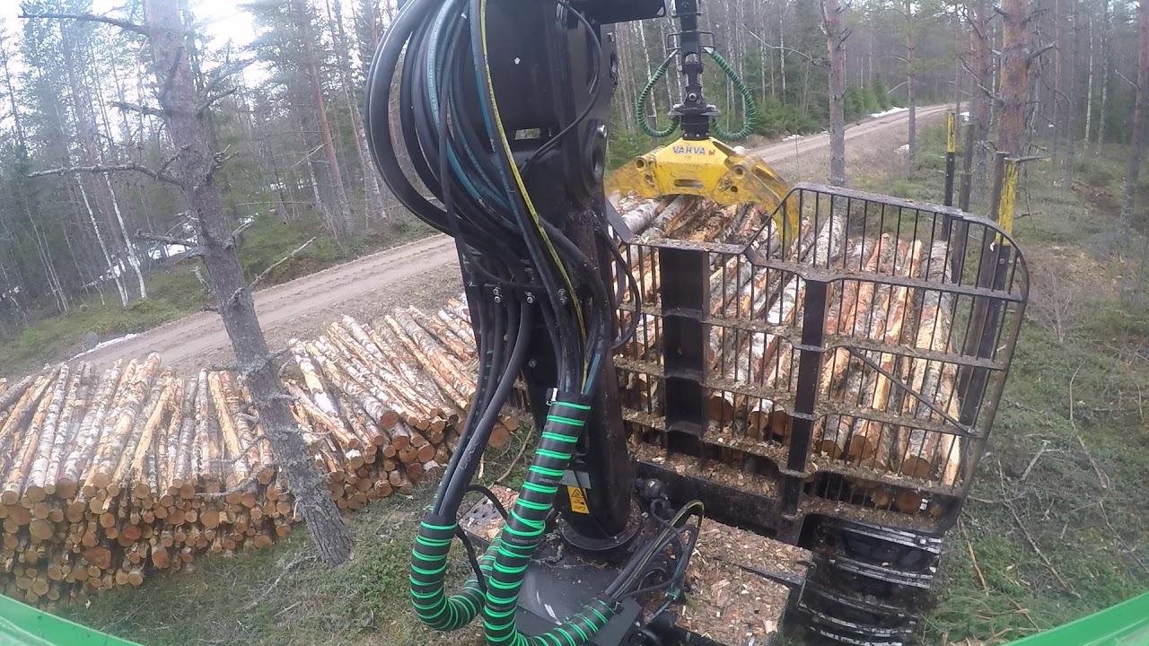 John Deere 1110G IBC Koivu kuitu kuorman purku