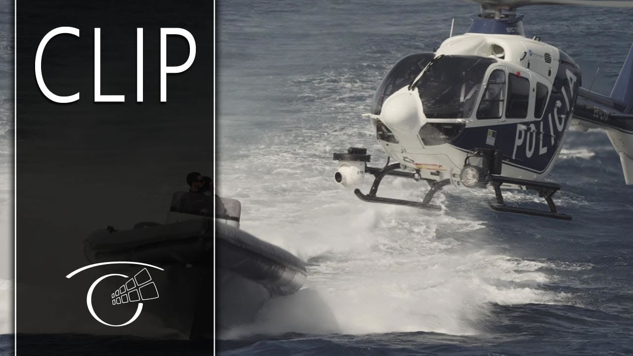 El niño - Clip Helicóptero de la policía persigue una lancha rápida pilotada por el Niño