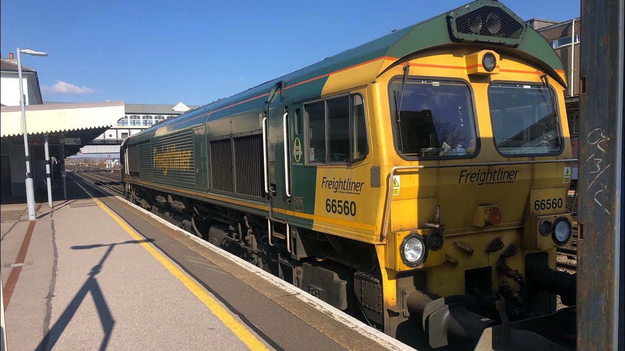 Freightliner Class 66 departing Eastleigh Railway Station with a thrash.