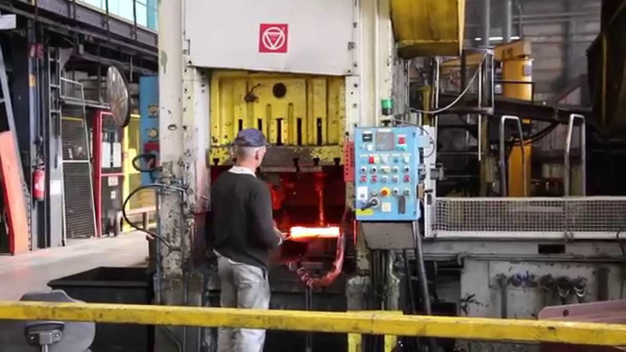 Visite de l'usine PSA de Mulhouse : la forge