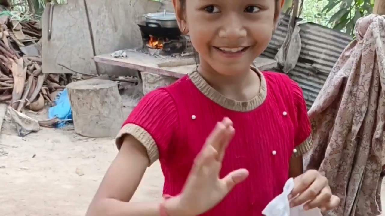 បង្រៀនអូនសុីប្លាឲ្យចេះធ្វេីម្ហូប