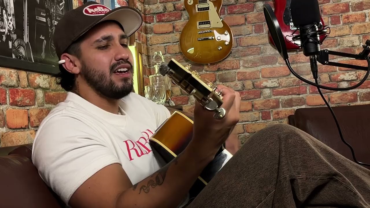 En Crudo Sessions | “En Otra Vida” (acústico) – Daniel Zam