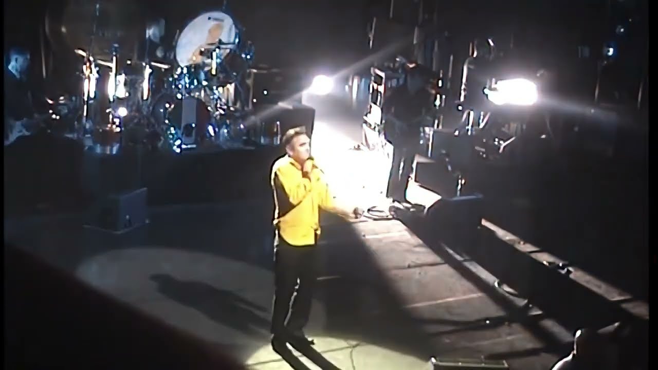 Morrissey - 2006-04-11 Paris Olympia - A Song from Under the Floorboards [Magazine]