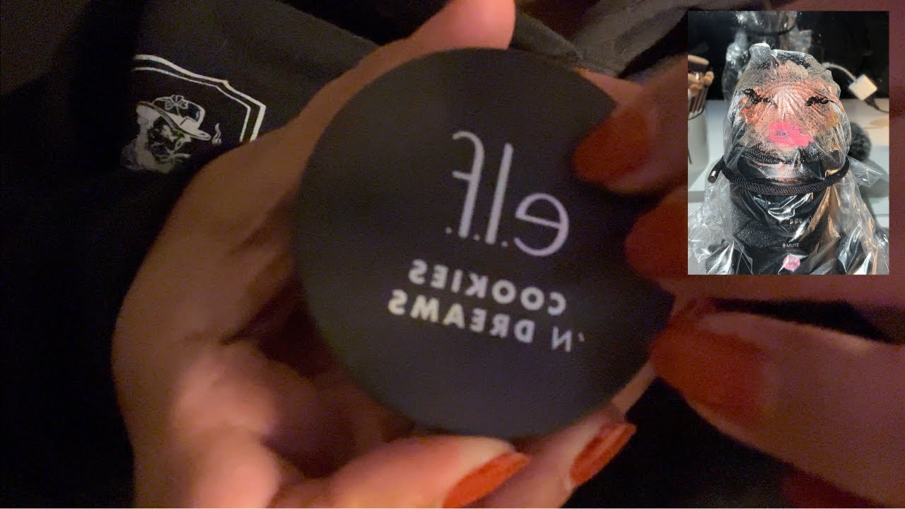 ASMR: Doing your makeup on the Mic, head massage + whispering at the end
