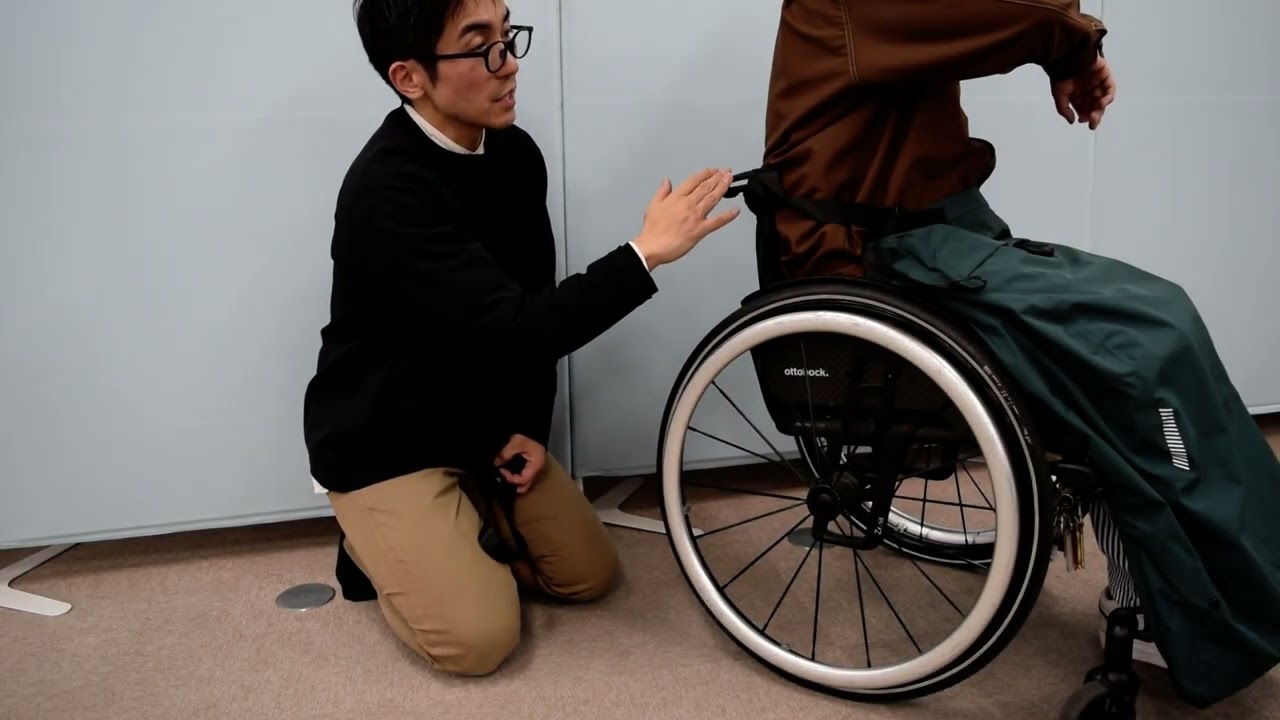 [ケアウィル] 車椅子利用者用ウェア ひざ掛け 着用手順 防寒対策 晴雨兼用レインコート