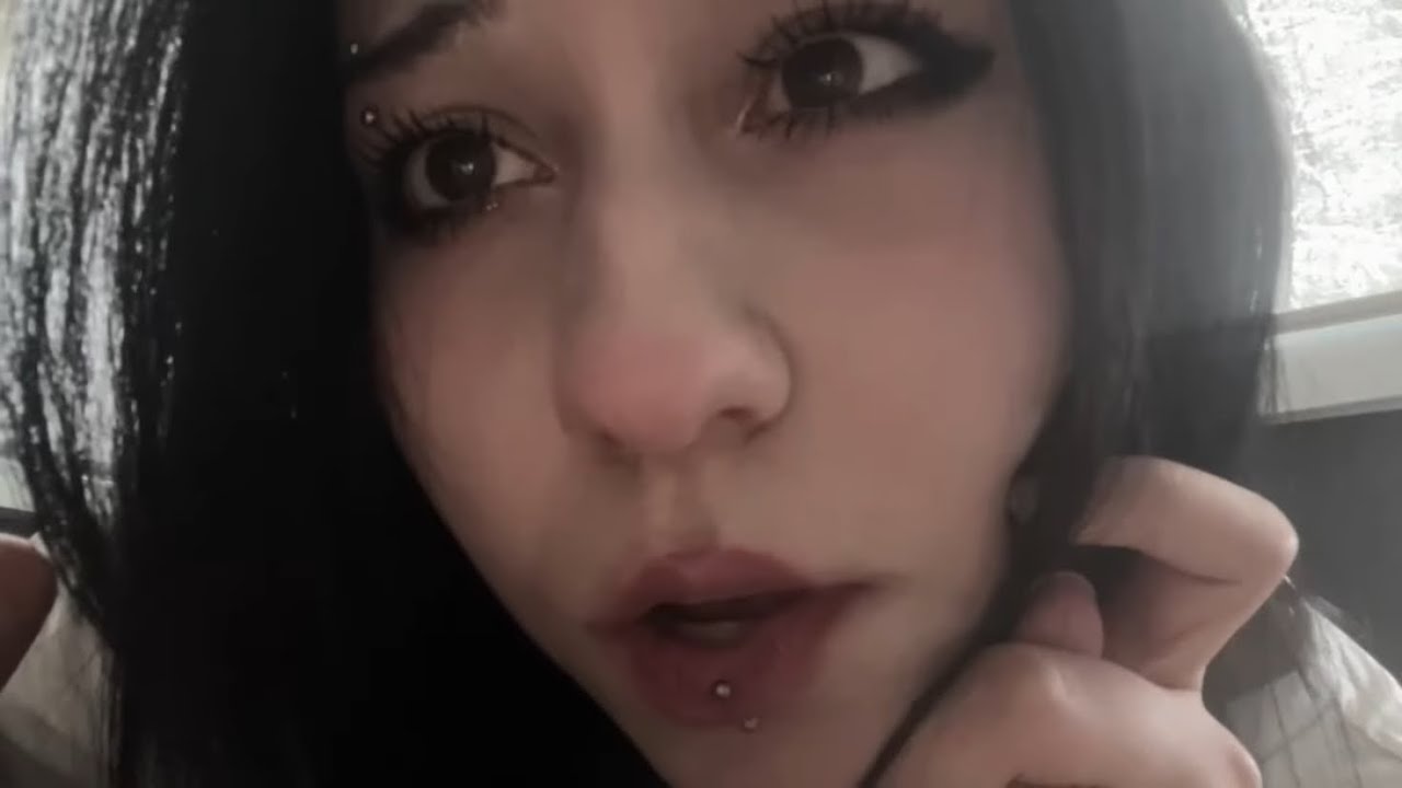 asmr одноклассница тебя успокоит после расставания с парнем
