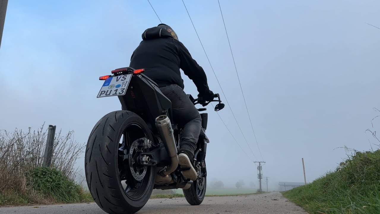 KTM 990 Duke orginal vs Arrow Pro-Race Titan Flyby