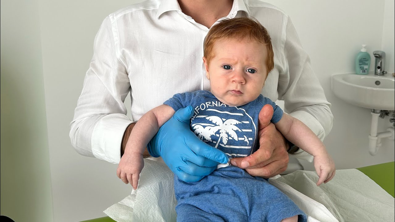 Come CURARE le COLICHE GASSOSE e il REFLUSSO del NEONATO che beve LATTE ARTIFICIALE col BIBERON